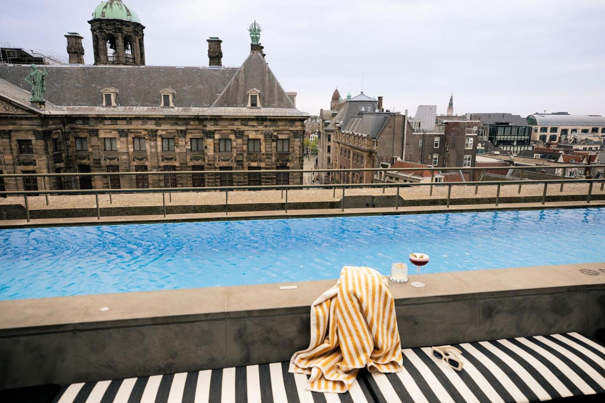 Hotel W Ámsterdam Exterior foto The rooftop pool at the Hotel