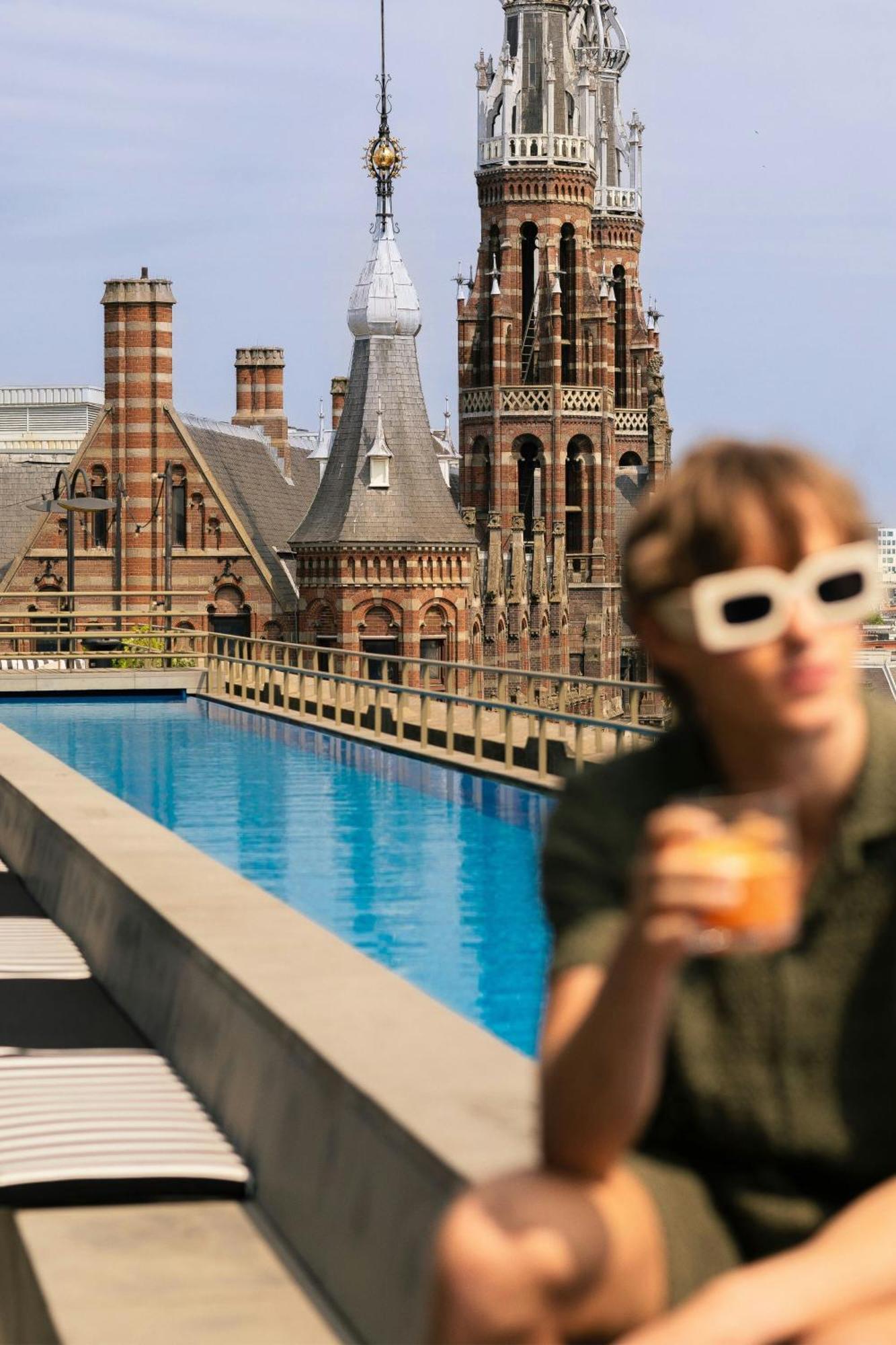 Hotel W Ámsterdam Exterior foto The rooftop pool at the Standard London